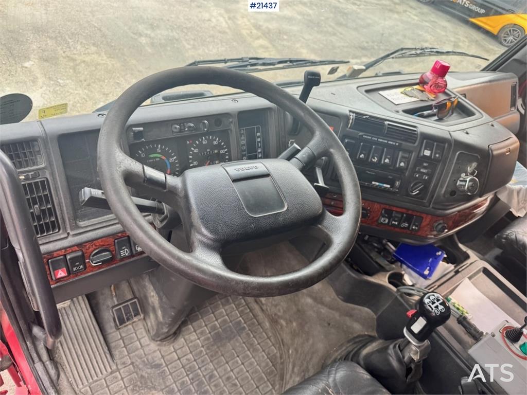 Volvo FH12 420 snow rigged tippertruck.