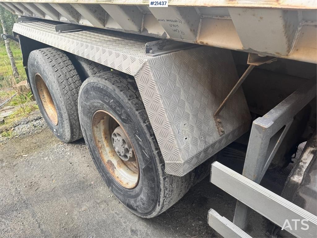 Volvo FH12 420 snow rigged tippertruck.