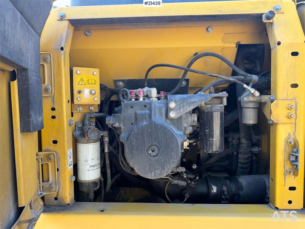 Komatsu PC210LC-8 Crawler Excavator w/ 2 Buckets, Tilt and