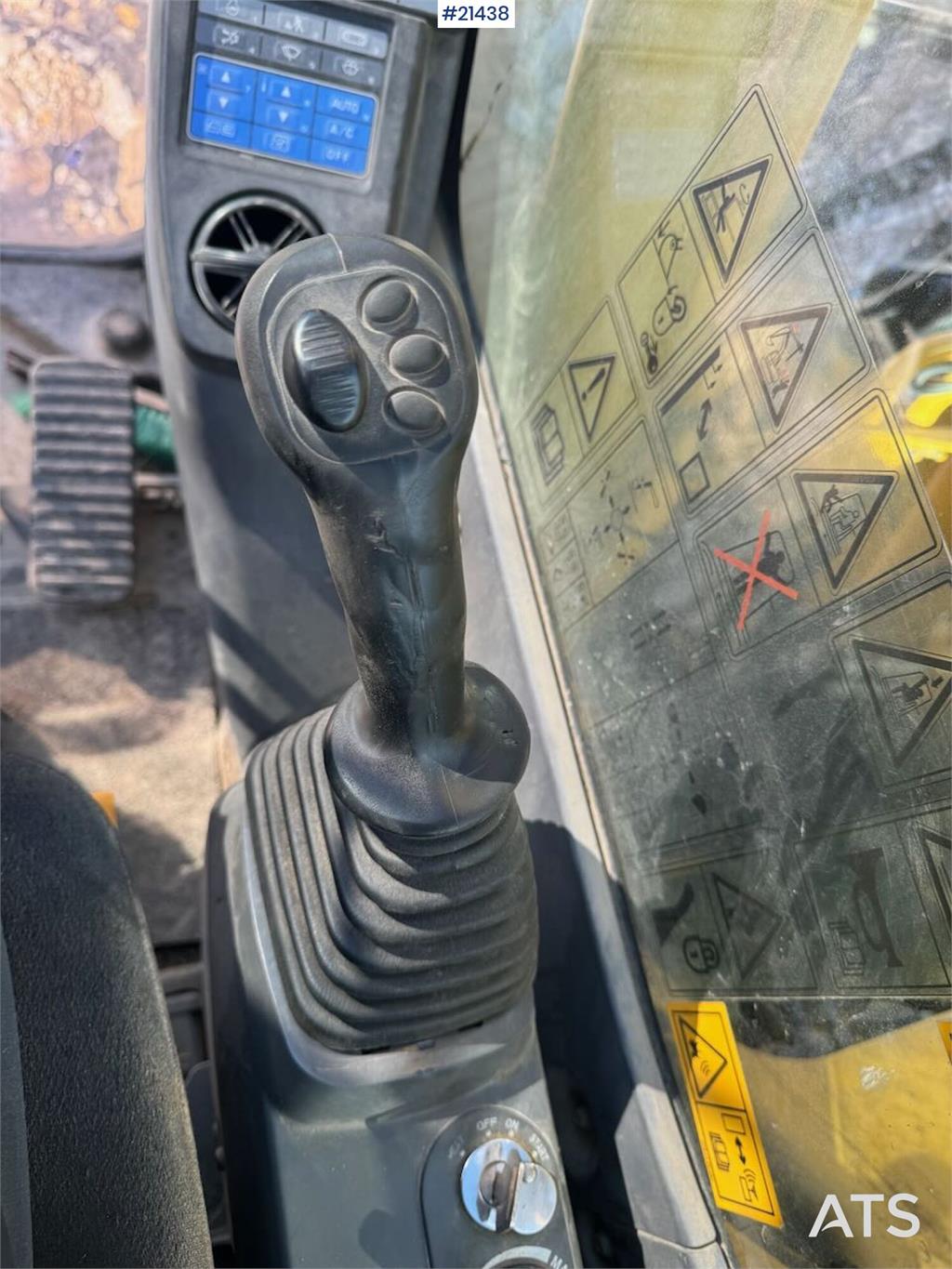 Komatsu PC210LC-8 Crawler Excavator w/ 2 Buckets, Tilt and