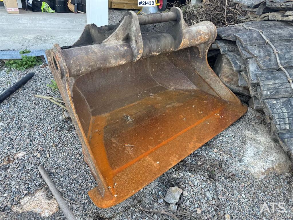 Komatsu PC210LC-8 Crawler Excavator w/ 2 Buckets, Tilt and