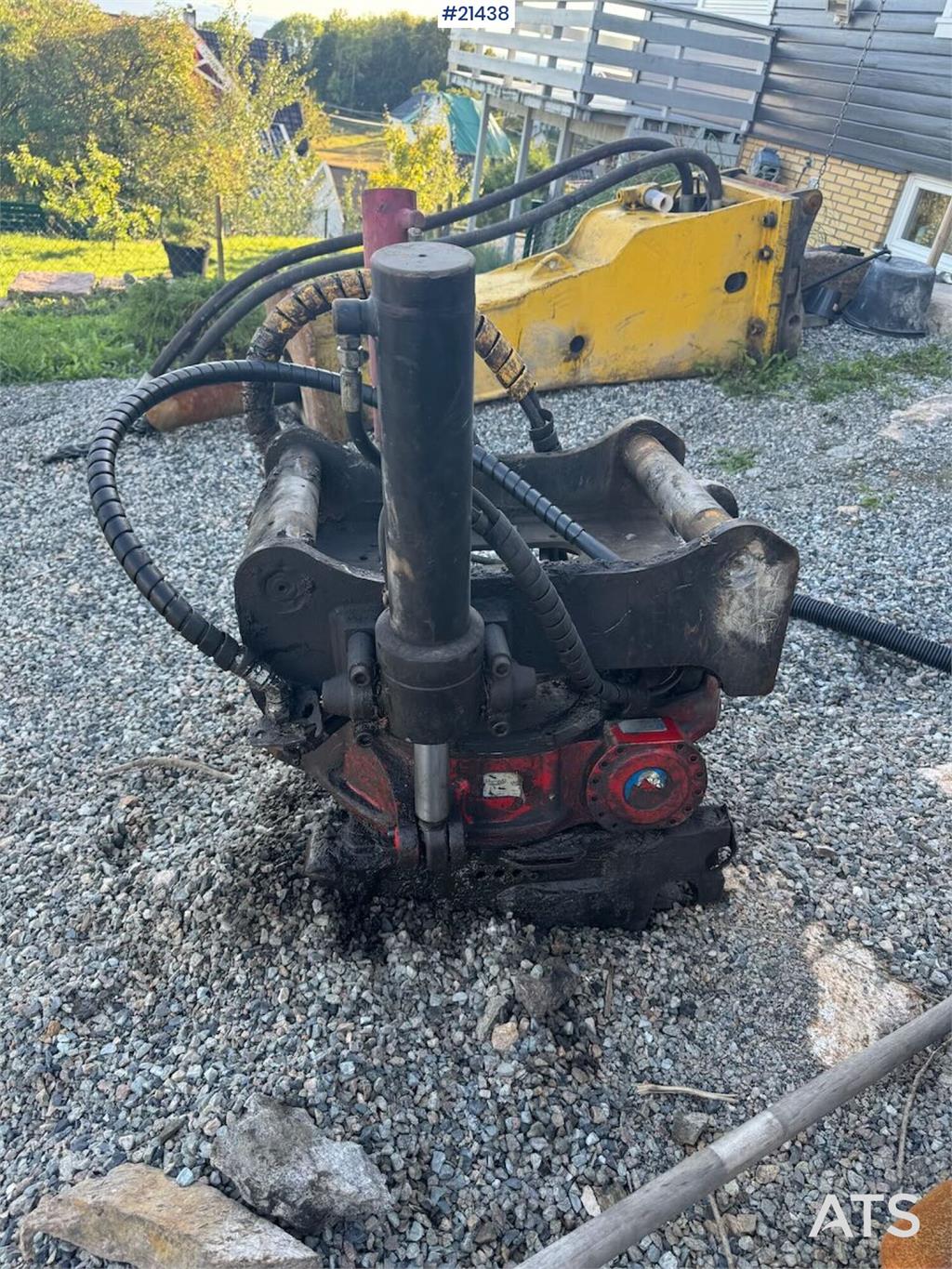 Komatsu PC210LC-8 Crawler Excavator w/ 2 Buckets, Tilt and