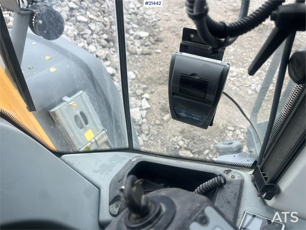 Liebherr L580 Wheel Loader w/ Bucket