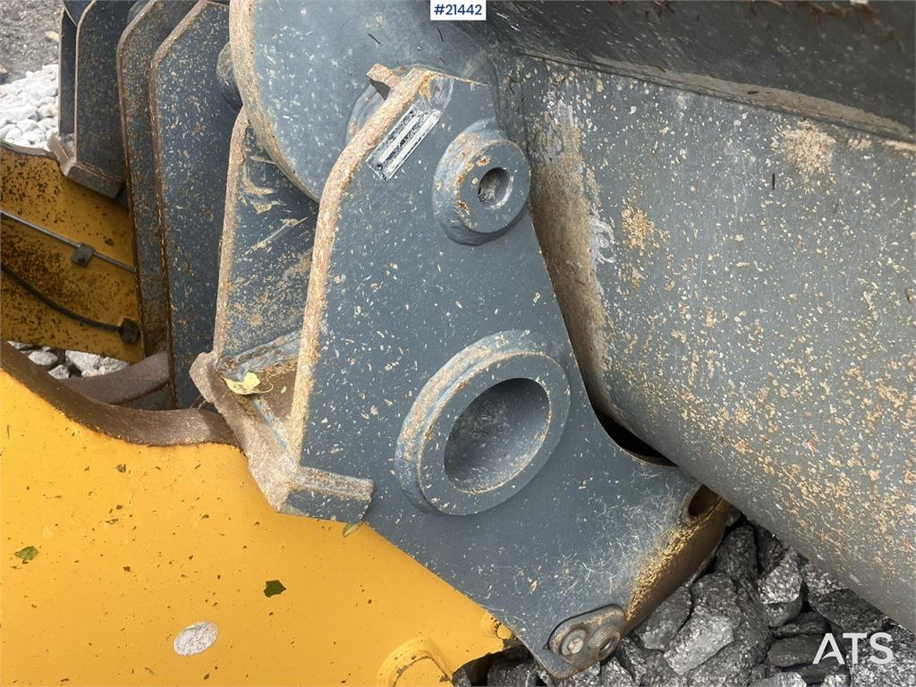 Liebherr L580 Wheel Loader w/ Bucket