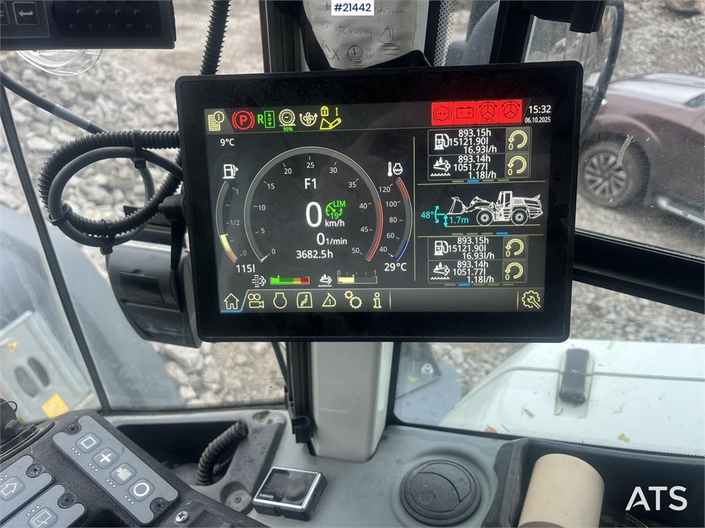 Liebherr L580 Wheel Loader w/ Bucket