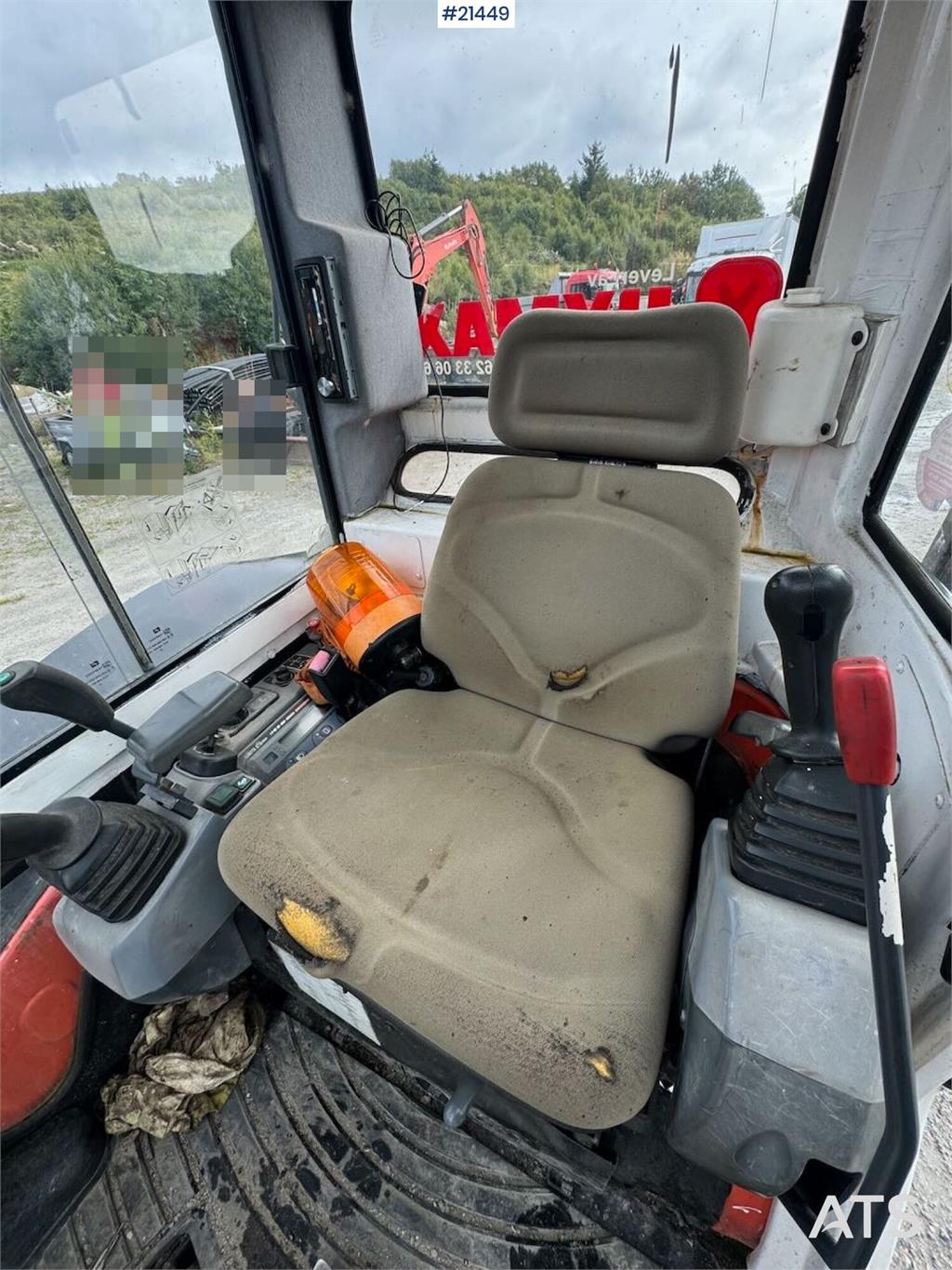Kubota U35-3 Tracked excavator w/ 3 buckets WATCH VIDEO