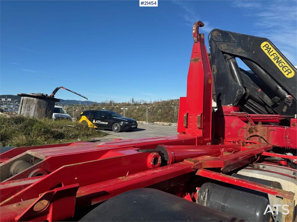 Scania P340 Hook/crane truck 23 t/m Palfinger crane