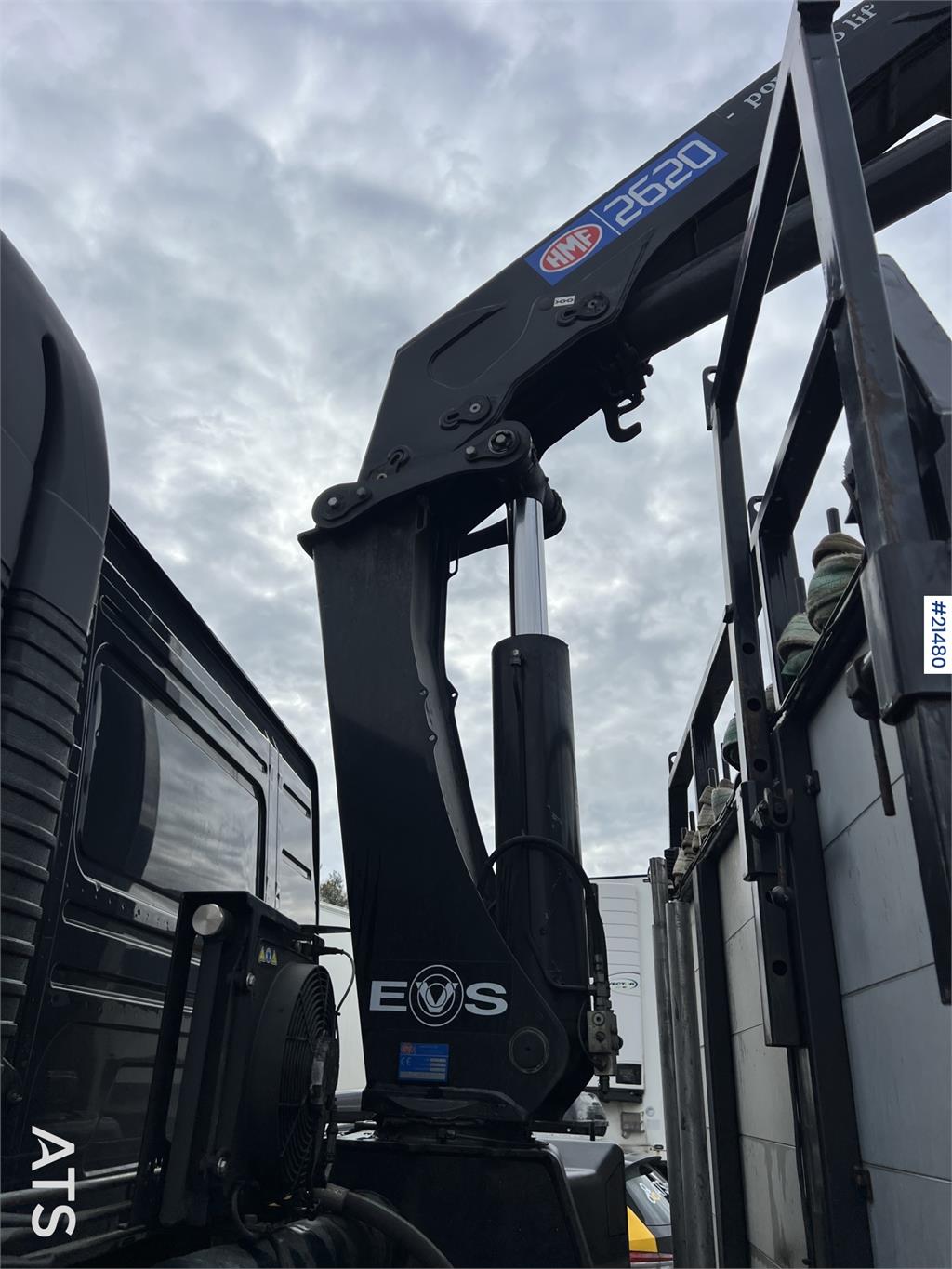 Volvo FM460 6x2 Crane Truck w/ 26t/m HMF crane