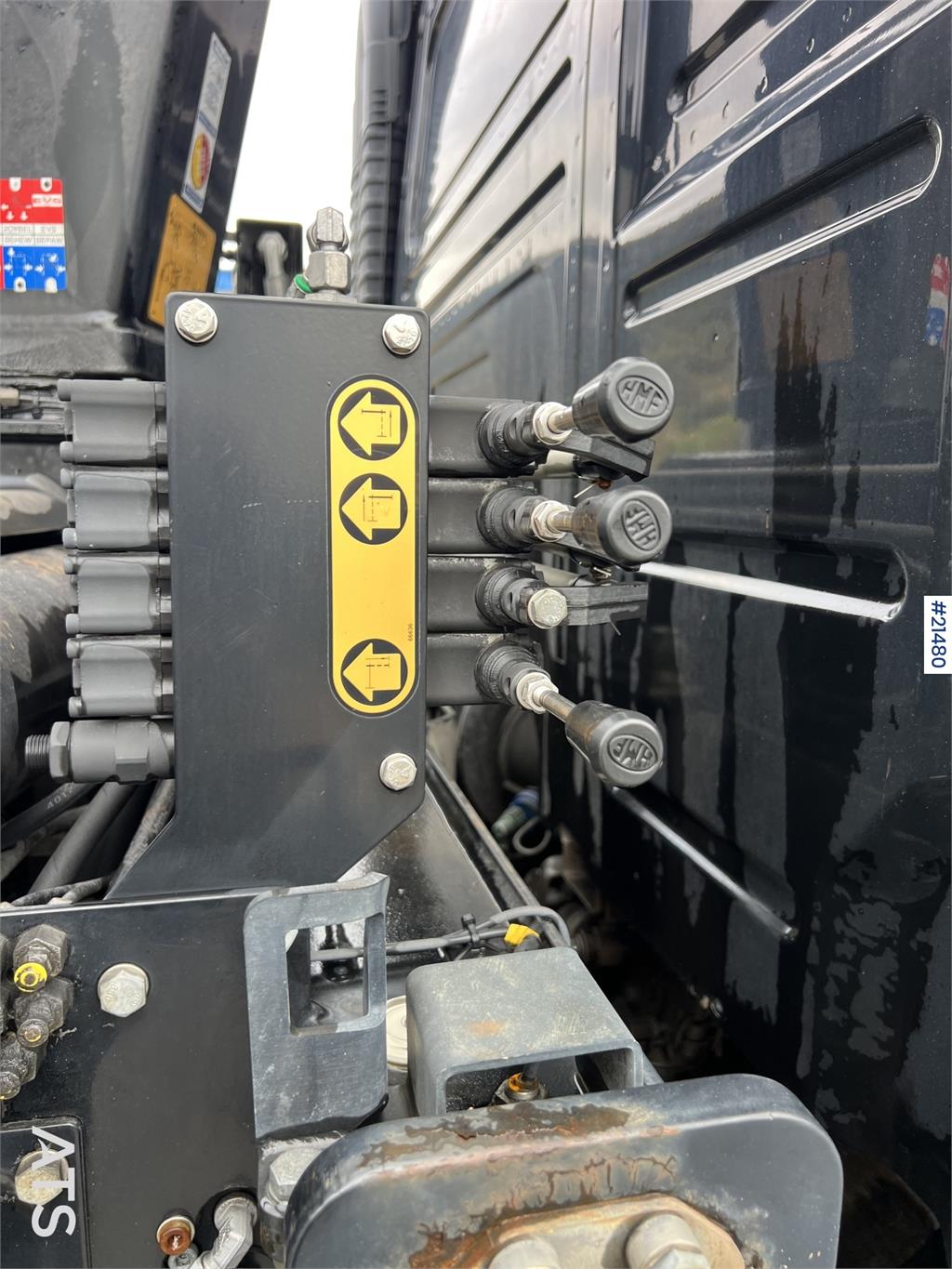 Volvo FM460 6x2 Crane Truck w/ 26t/m HMF crane