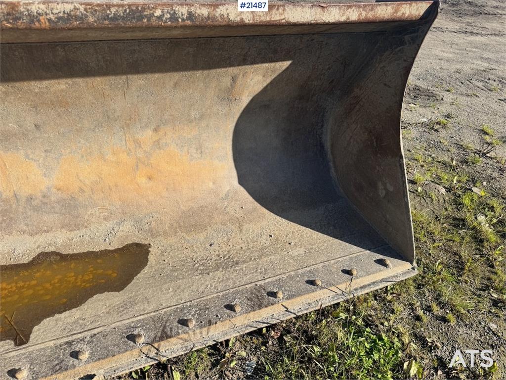 Volvo L30G Wheel Loader w/ Bucket and Forks. 2100 hours!
