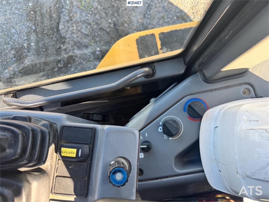 Volvo L30G Wheel Loader w/ Bucket and Forks. 2100 hours!