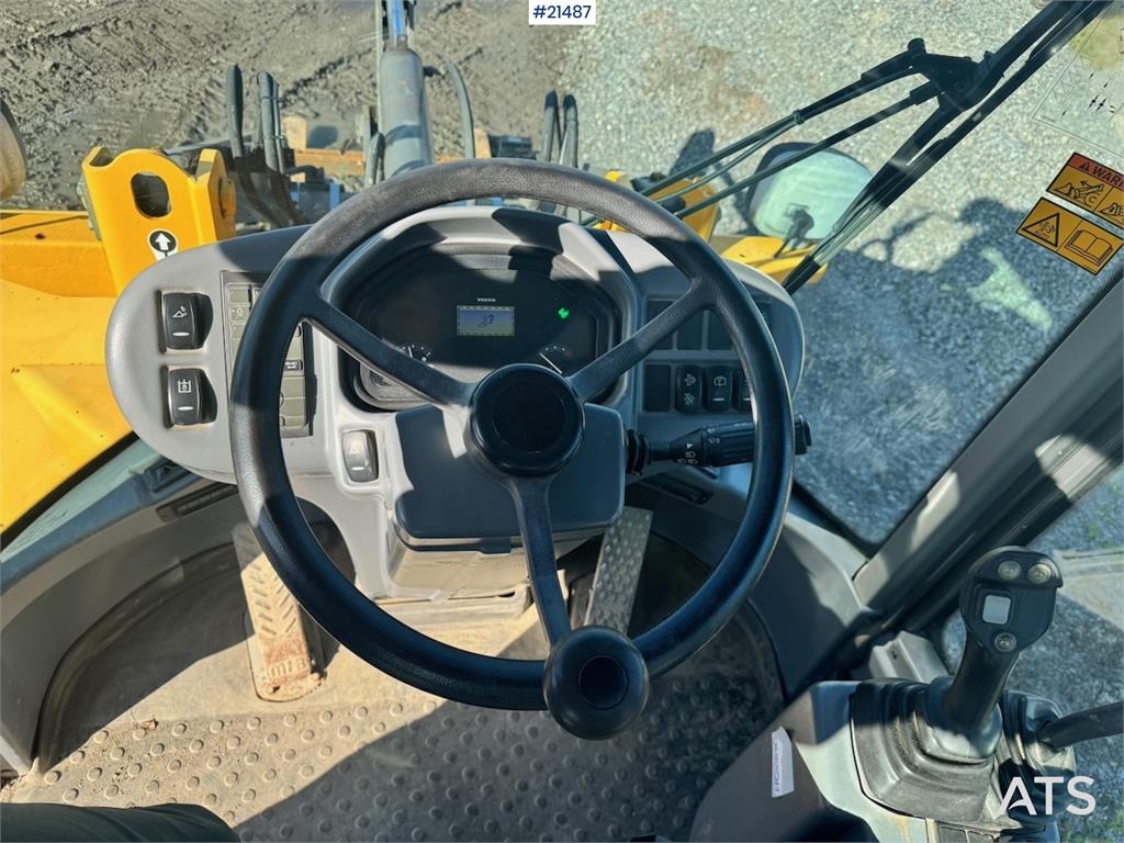 Volvo L30G Wheel Loader w/ Bucket and Forks. 2100 hours!