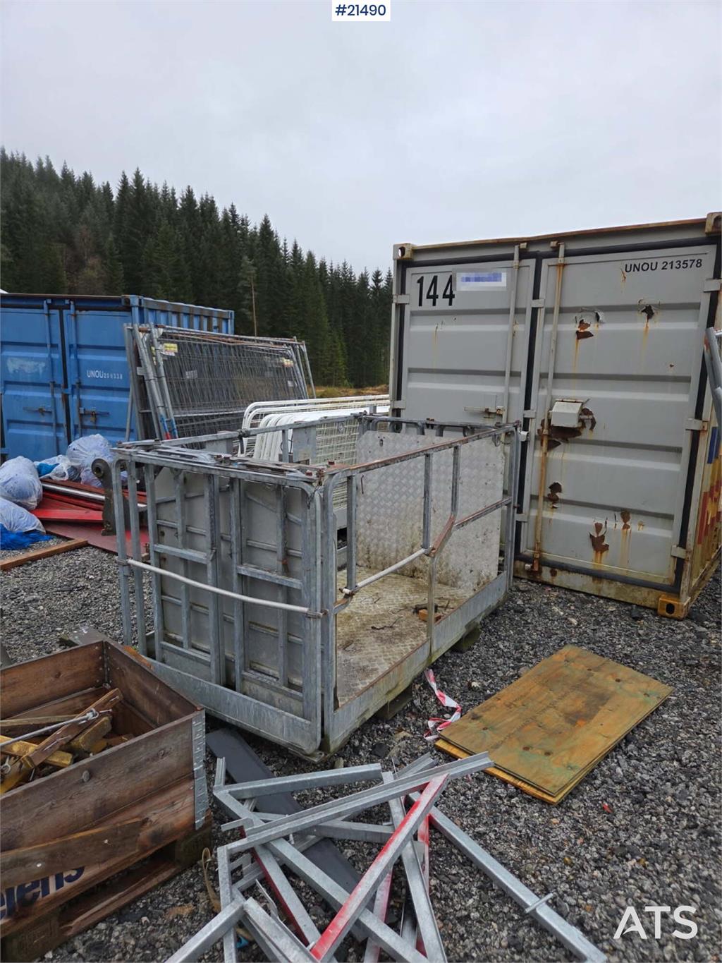 Manitou MRT2540 w/ radio control, crew basket, 2 sets of p