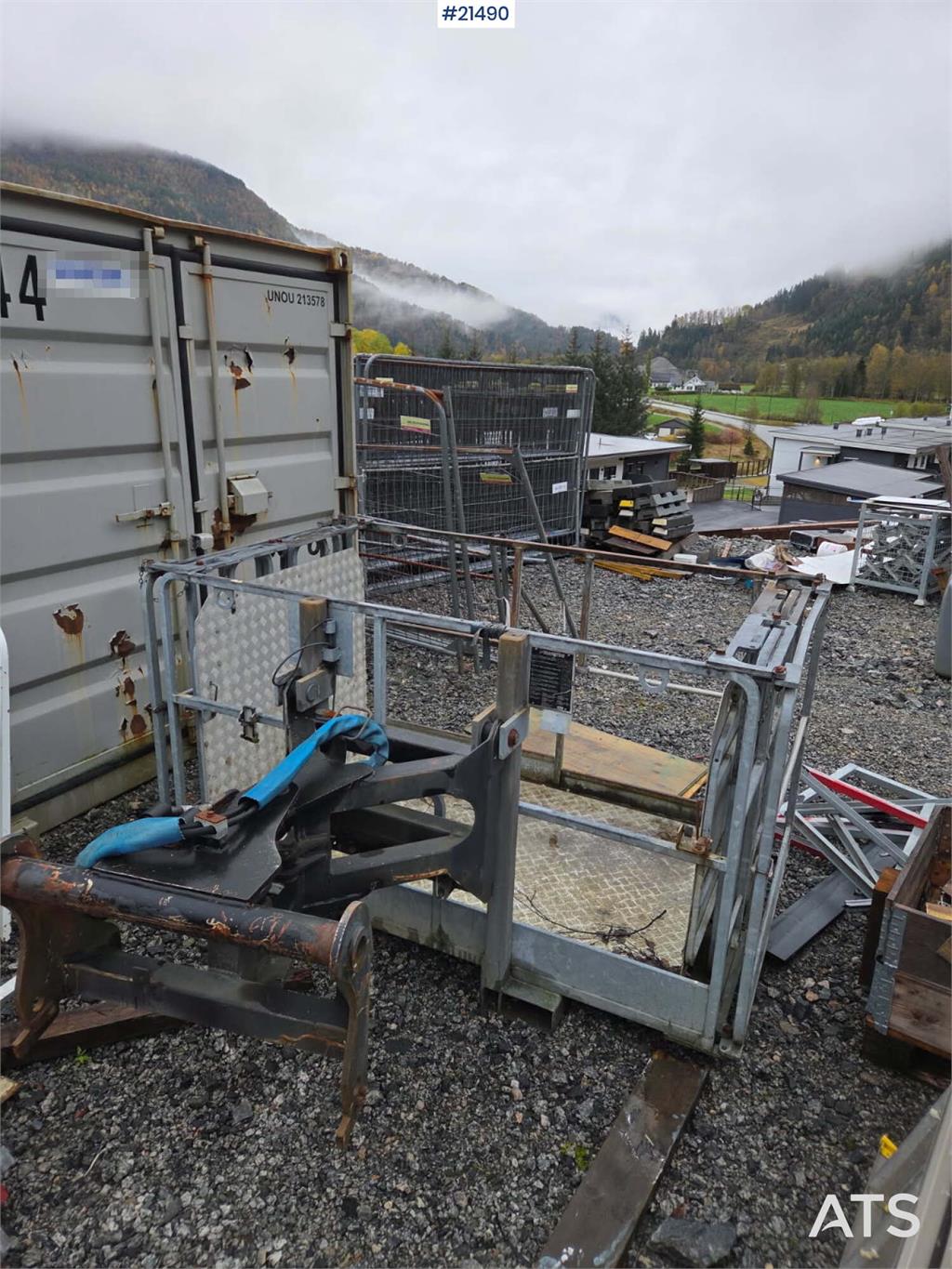 Manitou MRT2540 w/ radio control, crew basket, 2 sets of p