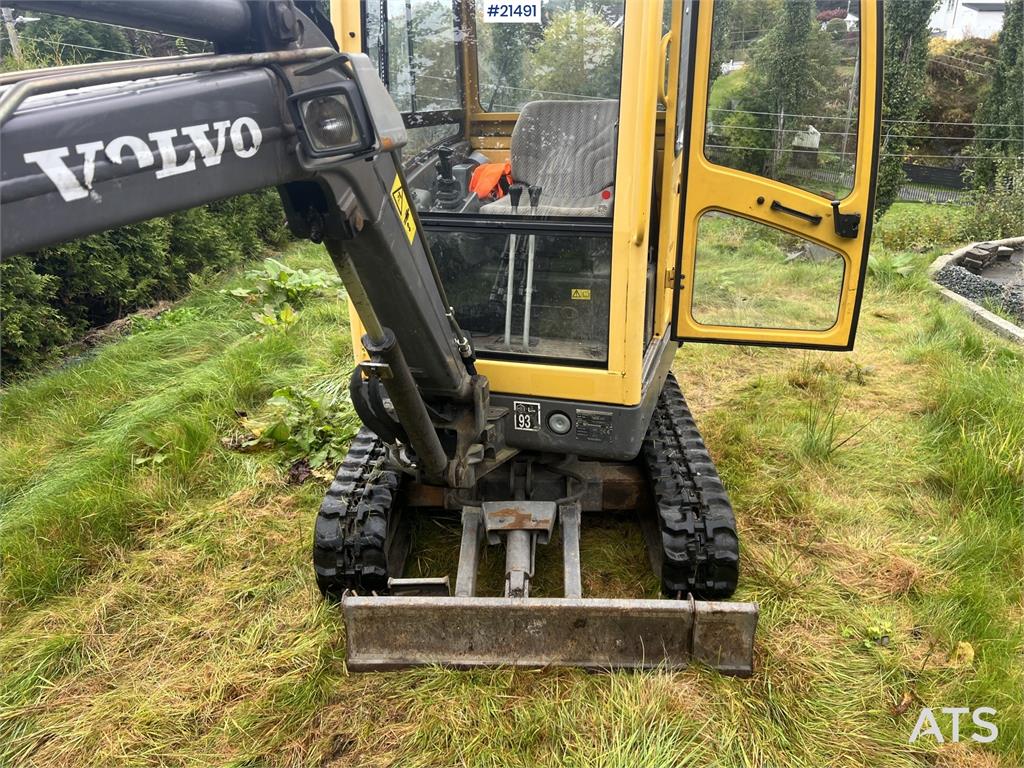 Volvo EC15B xtv excavator w/ trench bucket and hydraulic