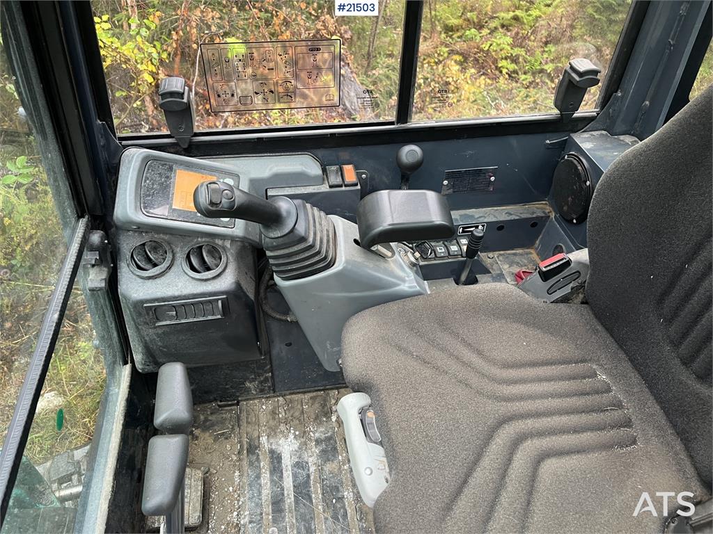 Kobelco Sk25SR-6E Excavator w/ sanding bucket, digging buc