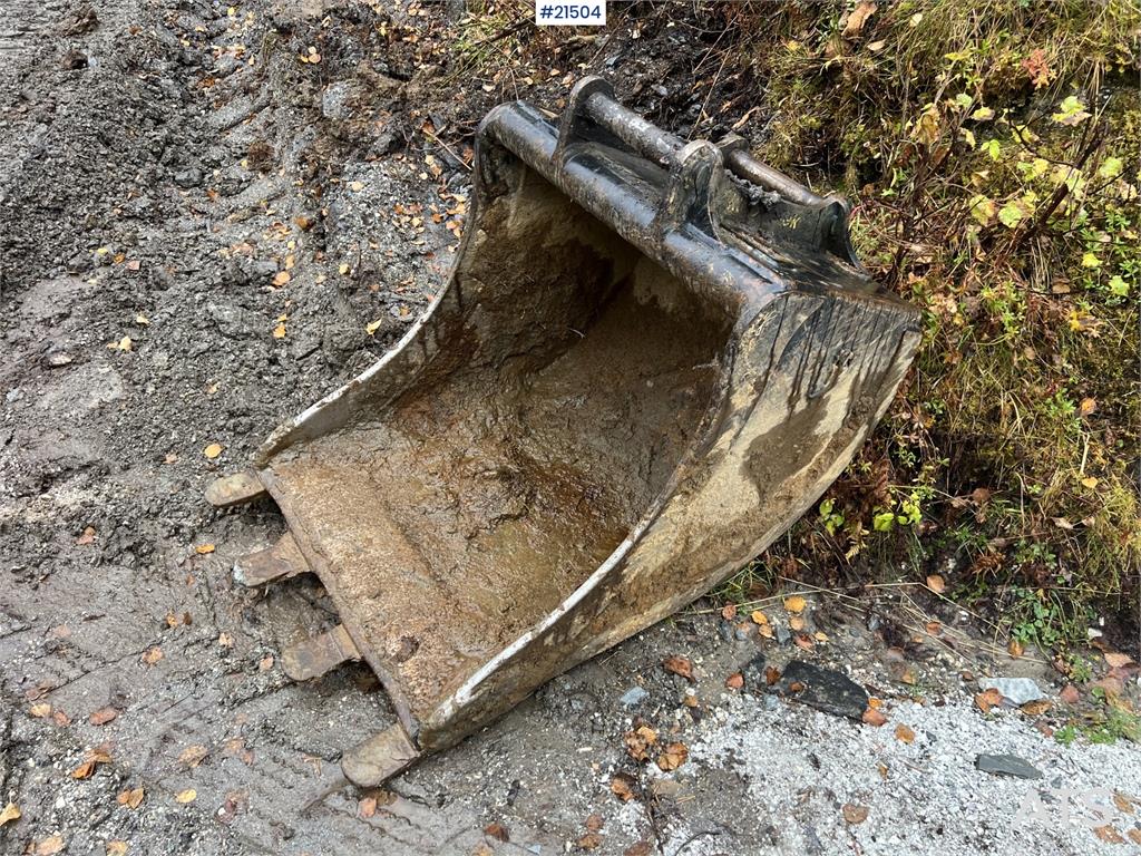 Kobelco Sk75SR-3E excavator w/ sanding bucket, rototilt an