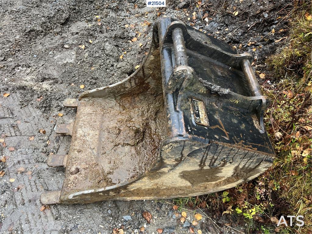Kobelco Sk75SR-3E excavator w/ sanding bucket, rototilt an