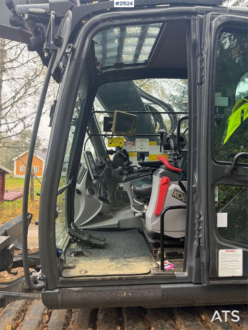 Kobelco SK140SRLC Tracked excavator w/ Machine control, ti