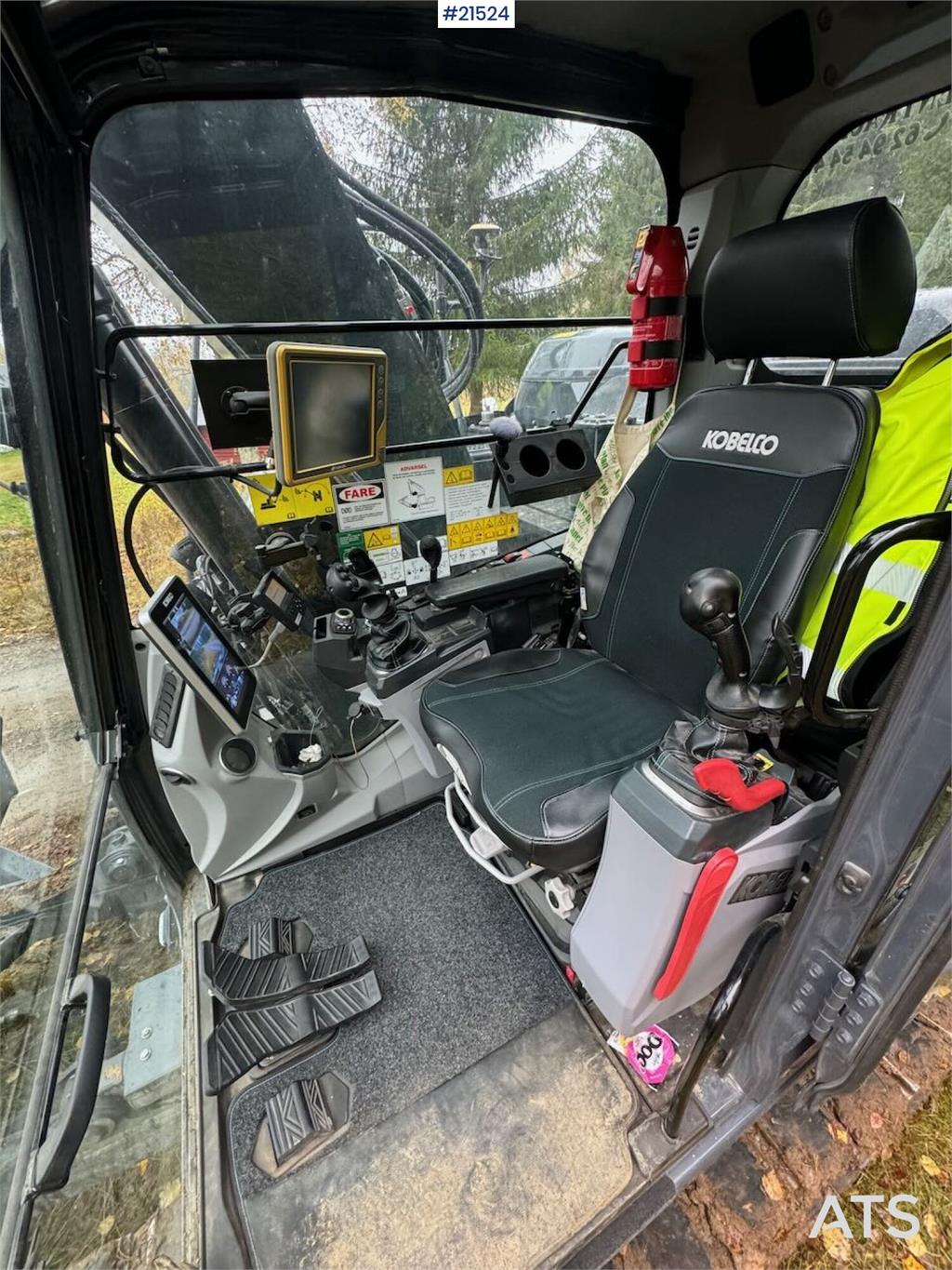 Kobelco SK140SRLC Tracked excavator w/ Machine control, ti