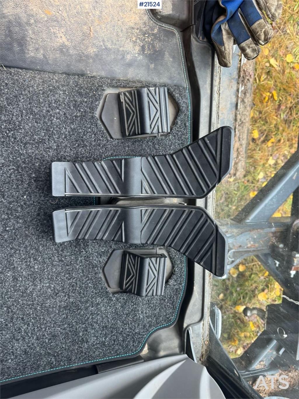 Kobelco SK140SRLC Tracked excavator w/ Machine control, ti