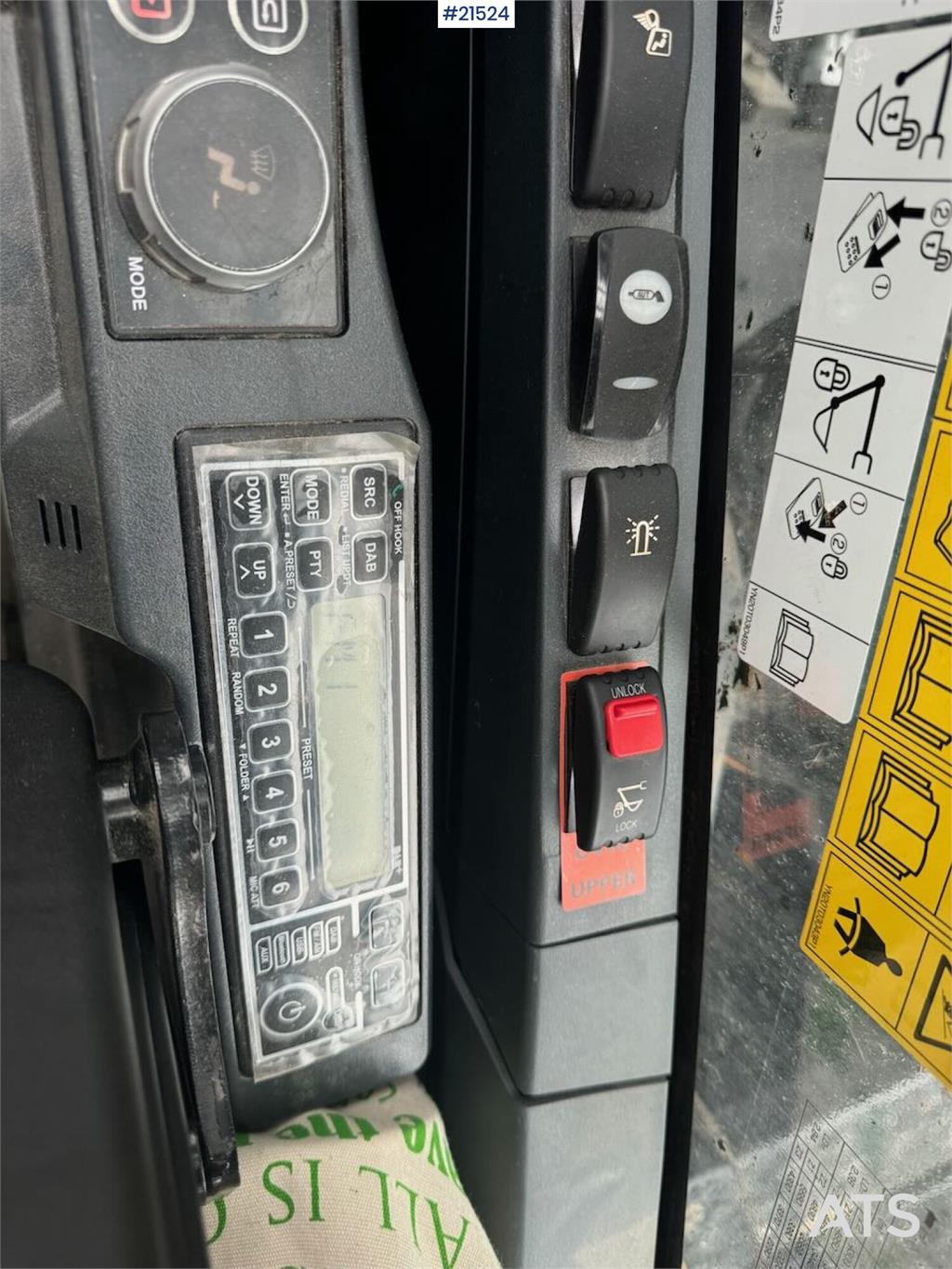 Kobelco SK140SRLC Tracked excavator w/ Machine control, ti
