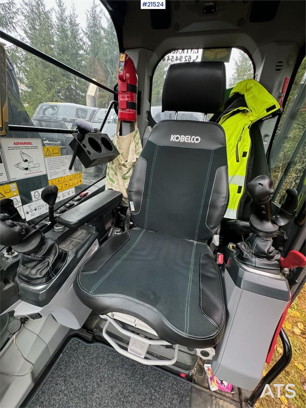 Kobelco SK140SRLC Tracked excavator w/ Machine control, ti