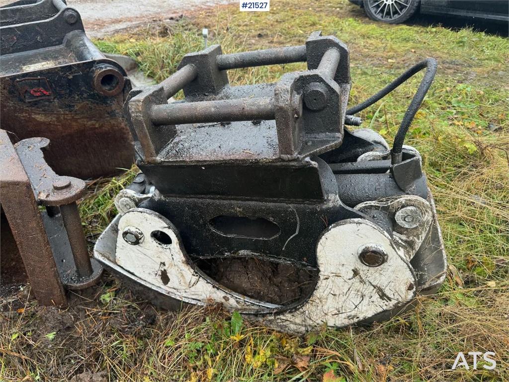 Huddig 1260B Backhoe w/ Huddig 2000 lift, tilt and sandin