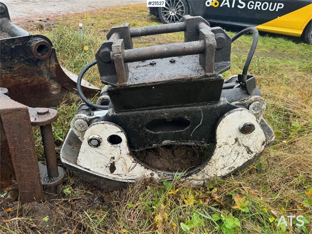 Huddig 1260B Backhoe w/ Huddig 2000 lift, tilt and sandin