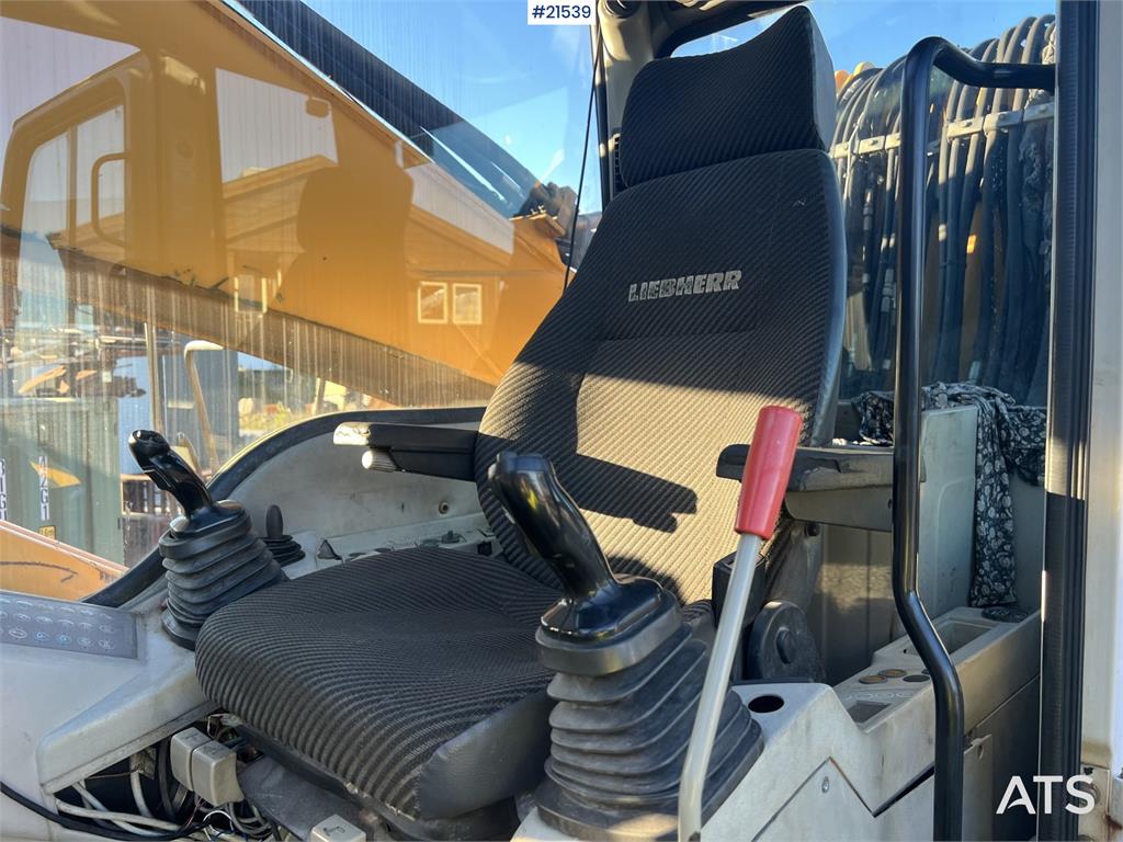 Liebherr A934C