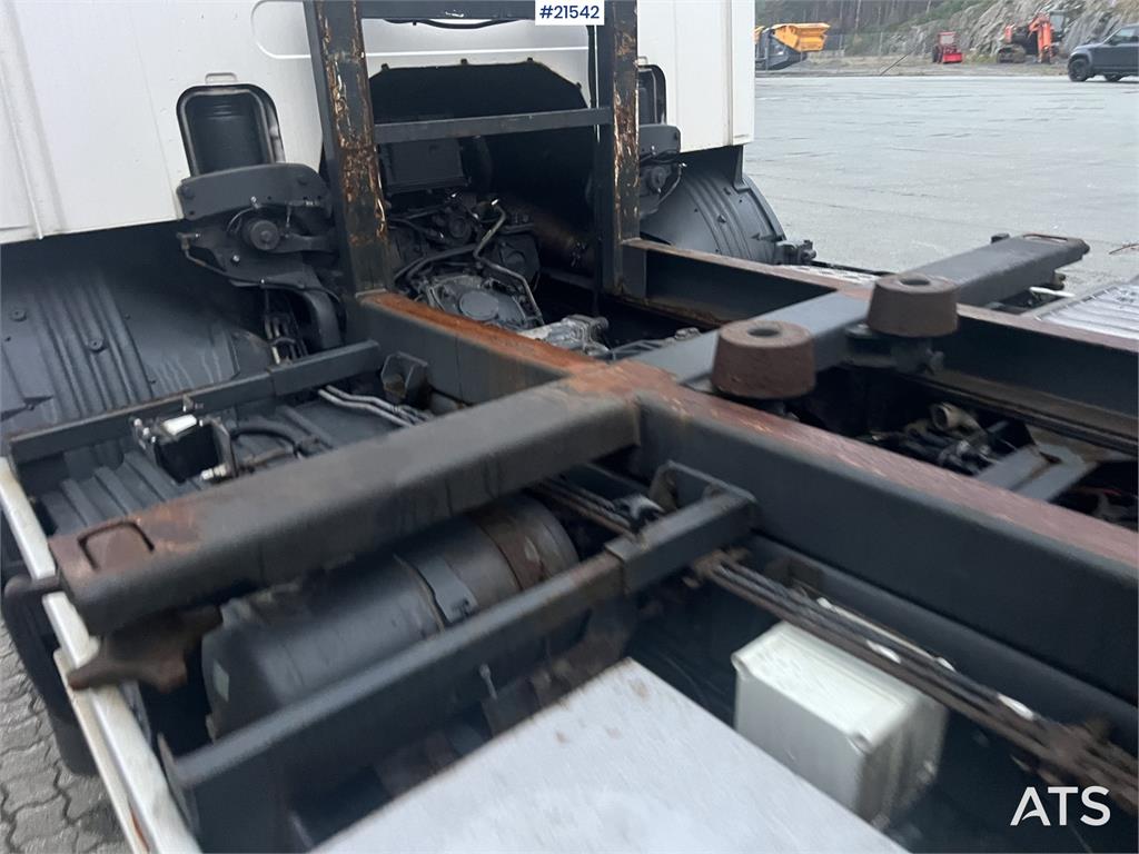 Scania P420 6x2 chassis w/ lift repair object