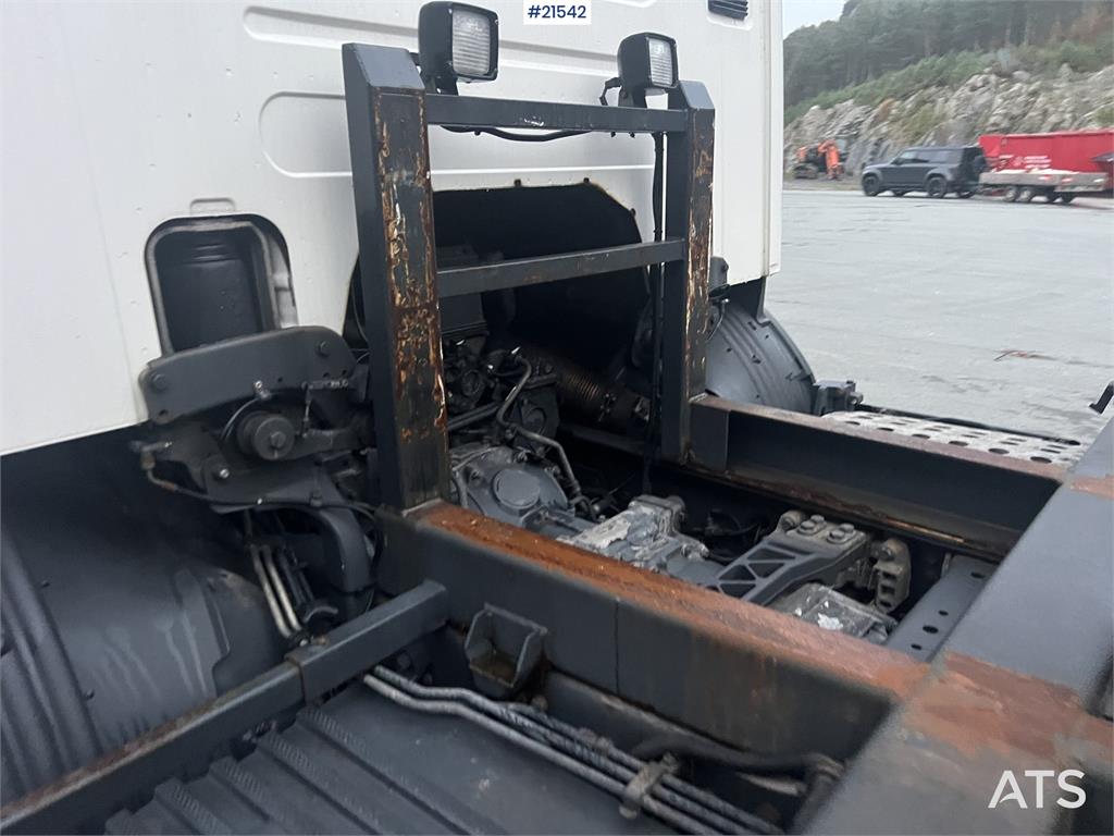 Scania P420 6x2 chassis w/ lift repair object