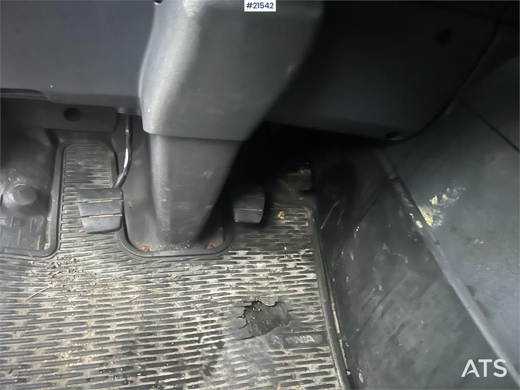 Scania P420 6x2 chassis w/ lift repair object