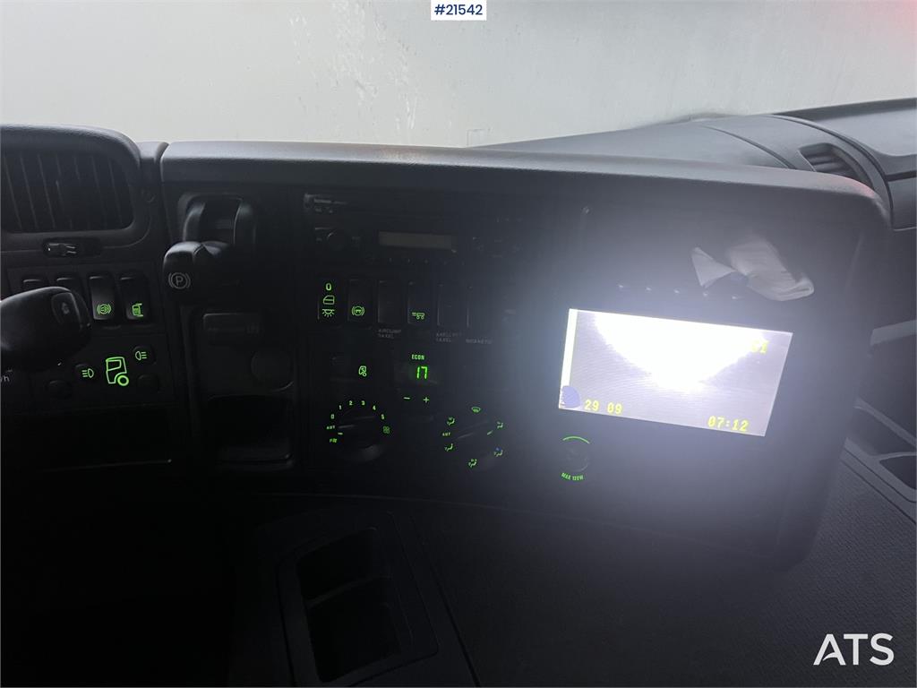 Scania P420 6x2 chassis w/ lift repair object