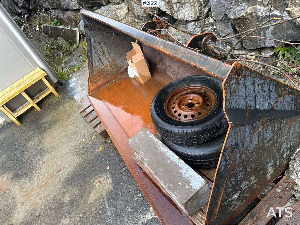 JLG 4017 telehandler w/ two pallet forks and bucket. C