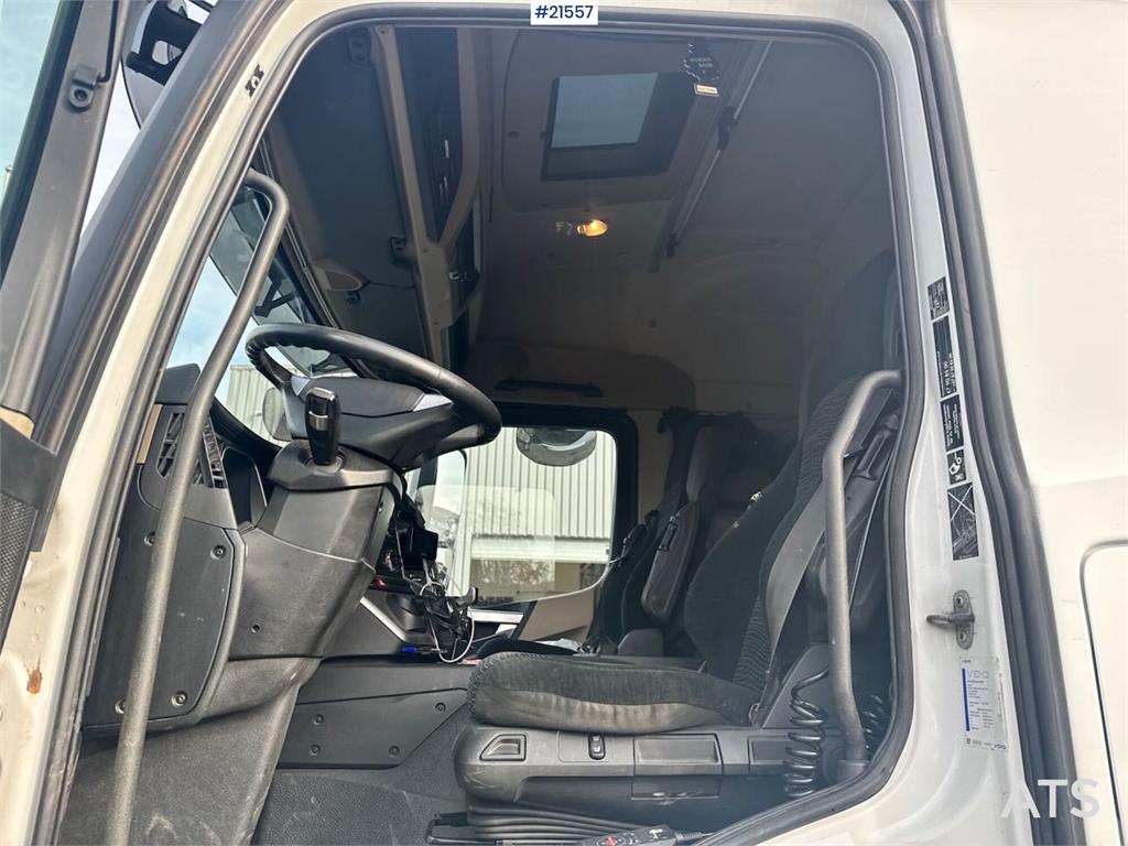 Mercedes-Benz Actros 1832 4x2 Box truck w/ full side opening and