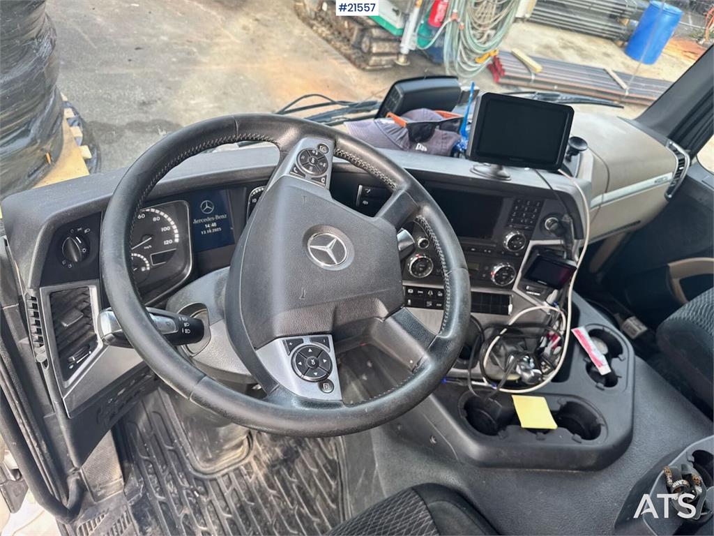 Mercedes-Benz Actros 1832 4x2 Box truck w/ full side opening and