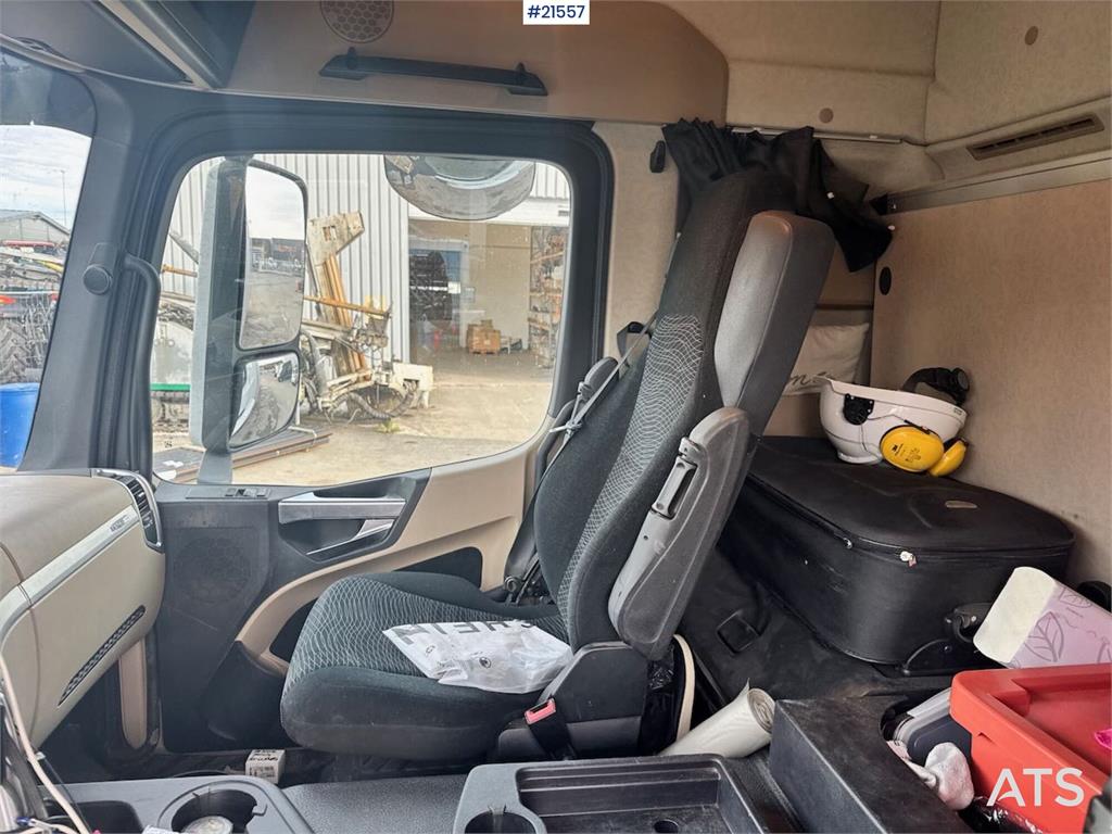 Mercedes-Benz Actros 1832 4x2 Box truck w/ full side opening and