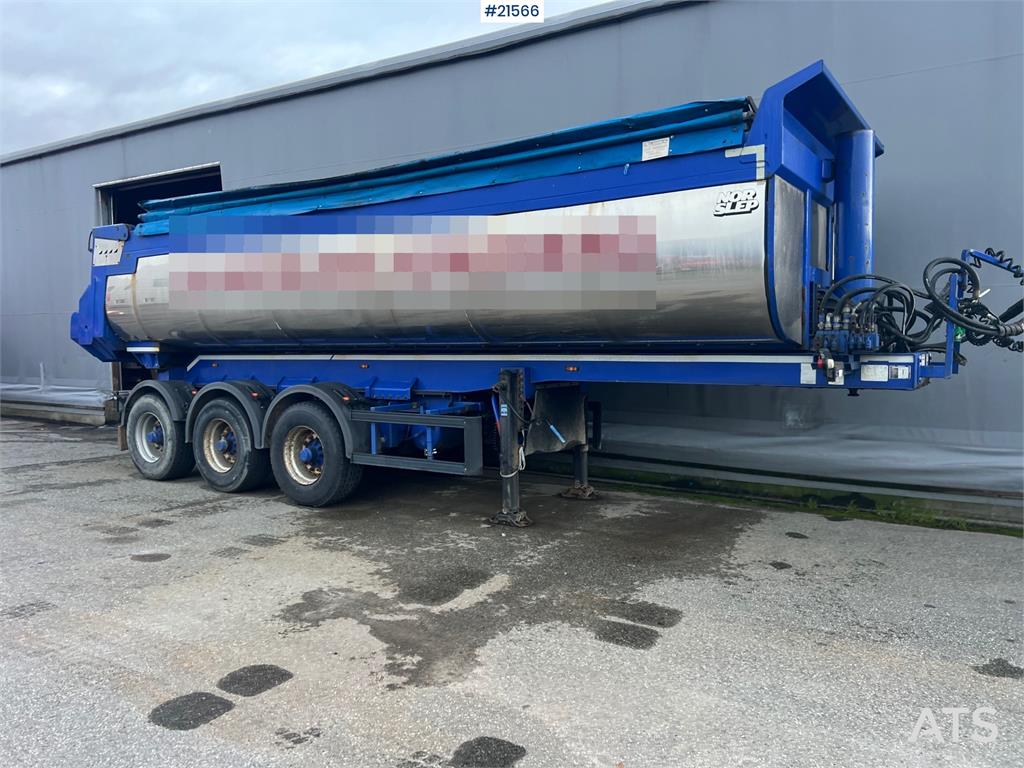 Langendorf 3 axle asphalt semi w/ Hydraulic canopy
