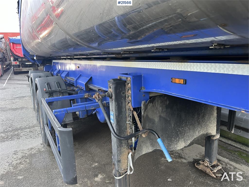Langendorf 3 axle asphalt semi w/ Hydraulic canopy