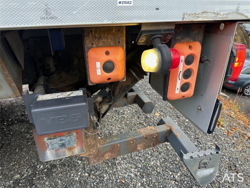 Volvo FM 500 6x2 box truck w/ full side opening and lift