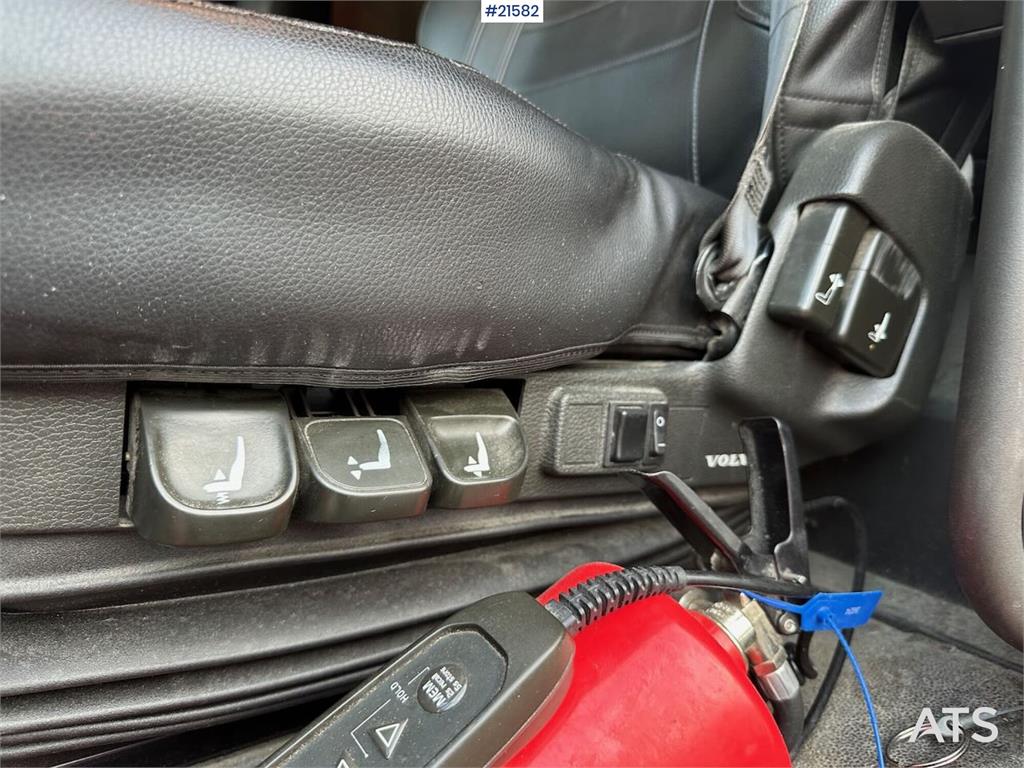 Volvo FM 500 6x2 box truck w/ full side opening and lift