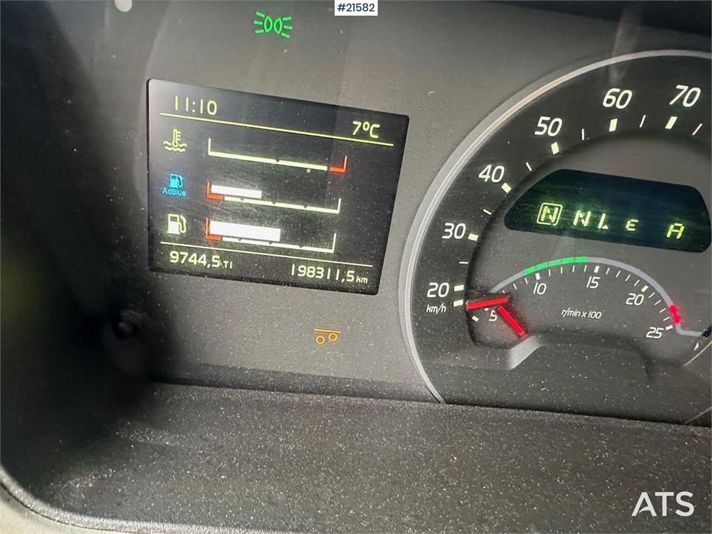 Volvo FM 500 6x2 box truck w/ full side opening and lift