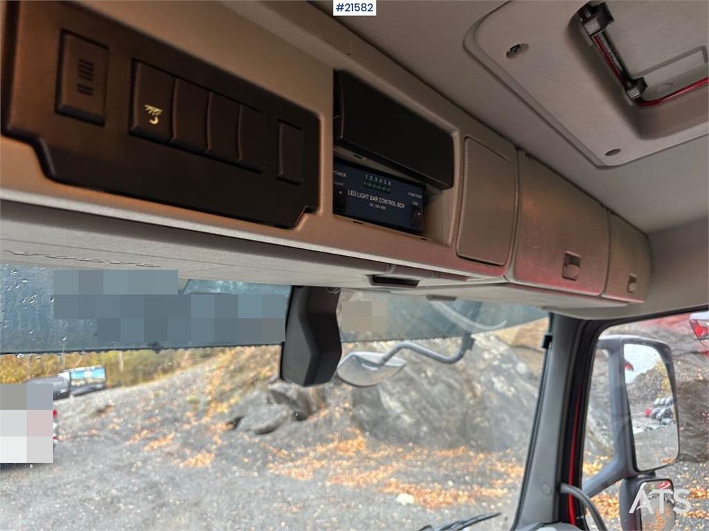 Volvo FM 500 6x2 box truck w/ full side opening and lift
