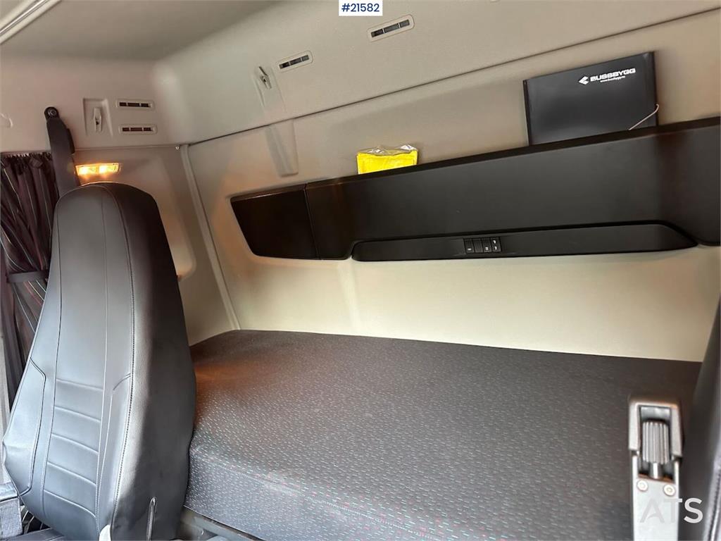 Volvo FM 500 6x2 box truck w/ full side opening and lift