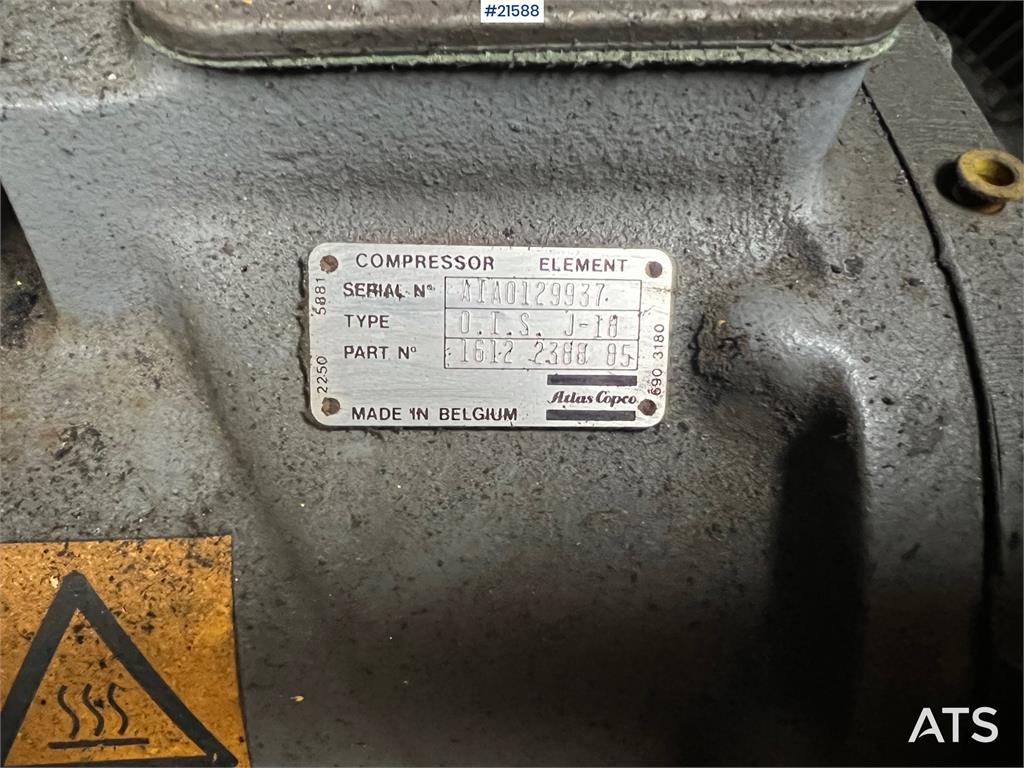 Kato HD 823 MR excavator w/ rototilt, sanding bucket, A
