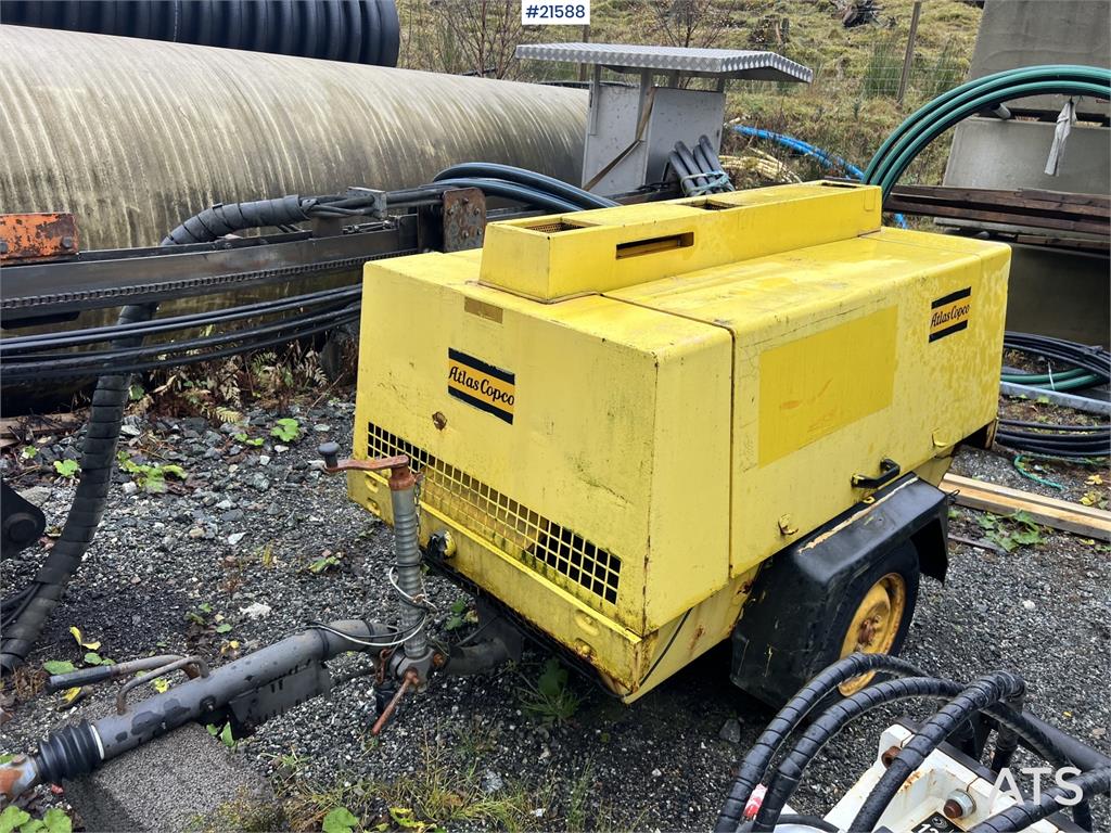 Kato HD 823 MR excavator w/ rototilt, sanding bucket, A