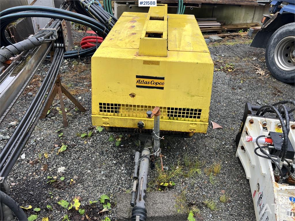 Kato HD 823 MR excavator w/ rototilt, sanding bucket, A