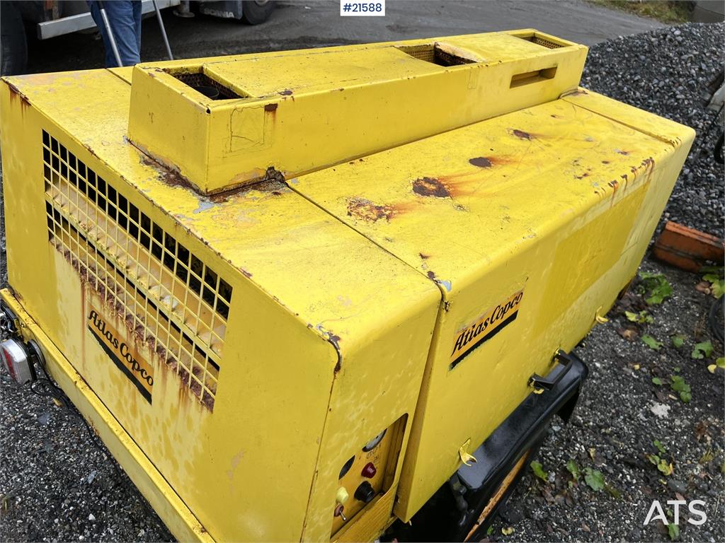 Kato HD 823 MR excavator w/ rototilt, sanding bucket, A