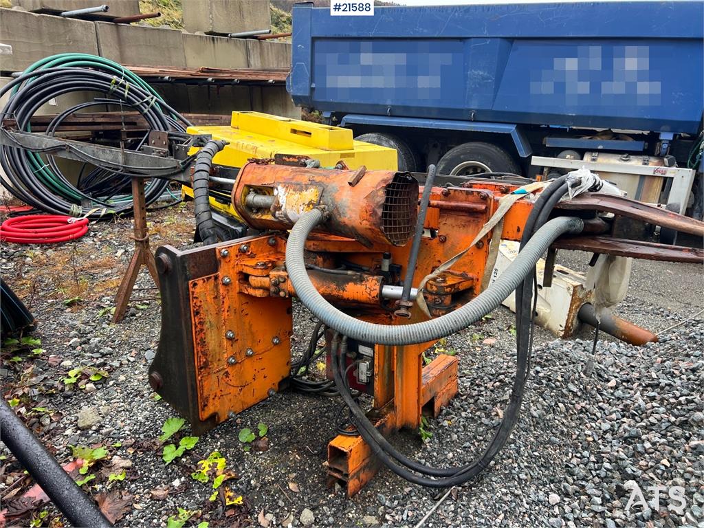 Kato HD 823 MR excavator w/ rototilt, sanding bucket, A